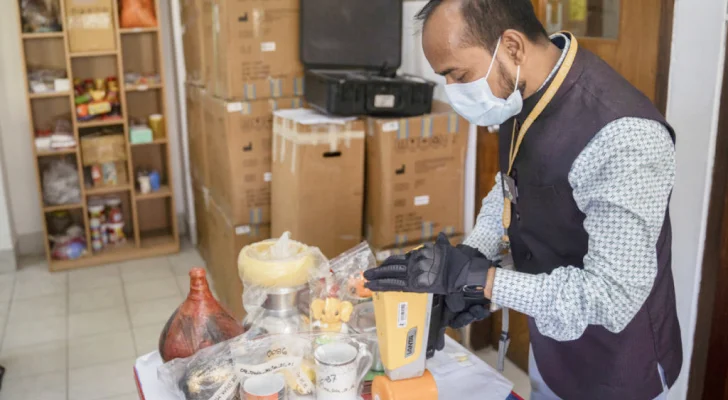 Scanning consumer products for lead content